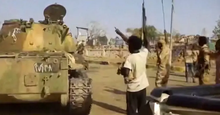 সুদানে সেনাবাহিনী ও প্যারামিলিটারি গ্রুপ আরএসএফের সংঘাত